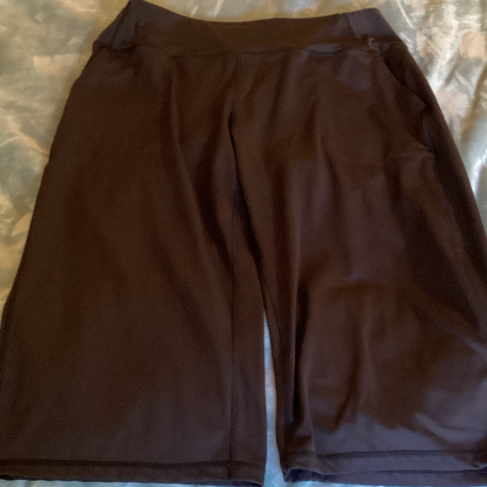 Women's Black Capri’s